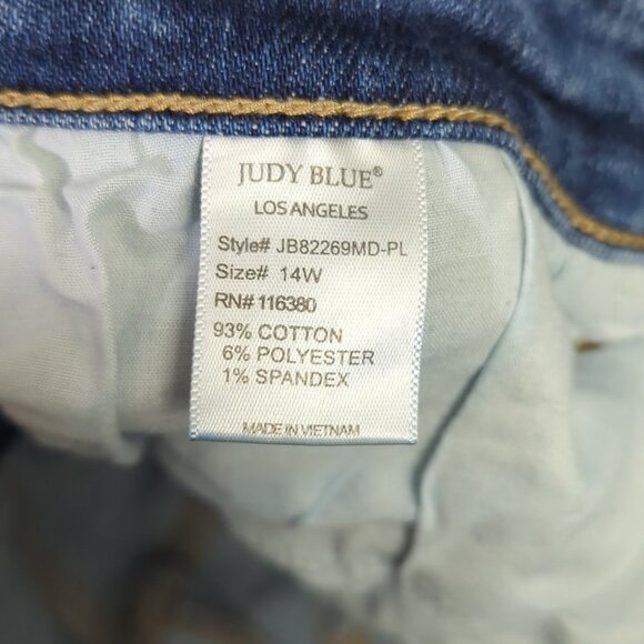 Judy Blue Jeans Women's 14W Blue Skinny Fit Capri Distressed Denim - Picture 10 of 11